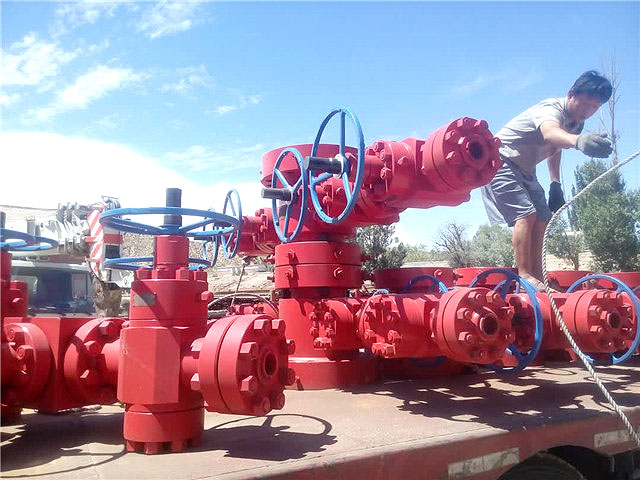 玉門油田送貨現(xiàn)場(chǎng) 玉門油田送貨現(xiàn)場(chǎng)